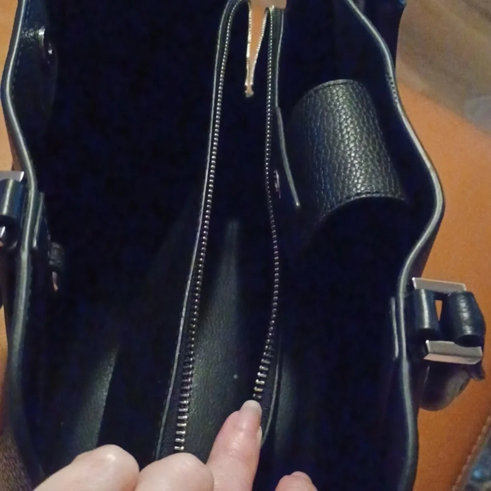 > Michael Kors Black Shoulder Bag